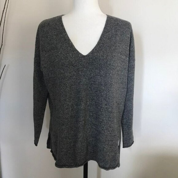 Aritzia BABATON Erin Sweater Size Medium Heather Gray Black Wool Blend V-Neck - Picture 2 of 9
